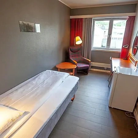 F2 Hotel *